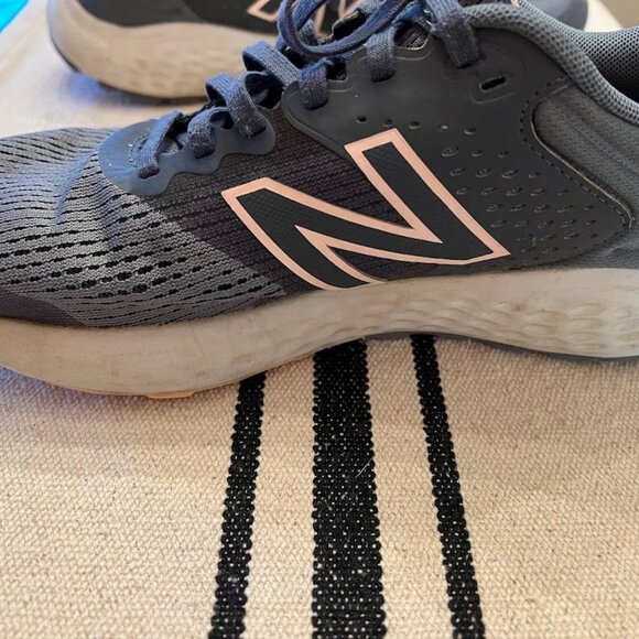 New Balance W520 LP7 Size 9 Gray Running Shoes - Picture 5 of 9
